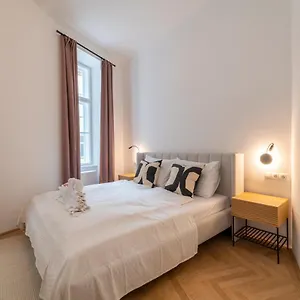 Apartment Josef's I Deluxe In Ideal Location